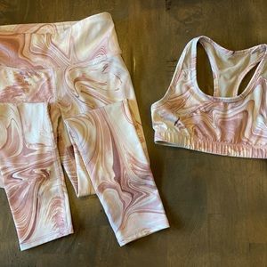 Old Navy Go-Dry Mesh-Trim PowerPress Sports Bra & Leggings Set